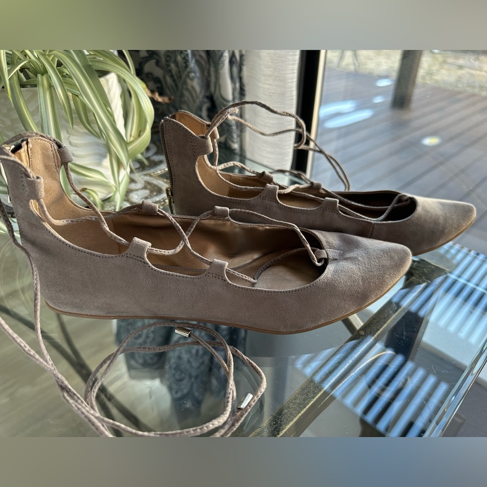 BCBGeneration Zaidee Tan Flats Pointed Toe Lace Up Tassels size 6.5